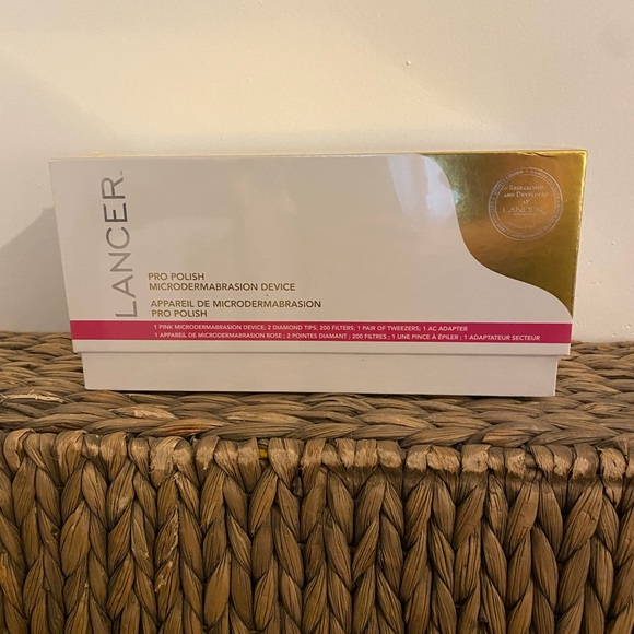 Lancer Pro Polish Microdermabrasion Device - White and Gold